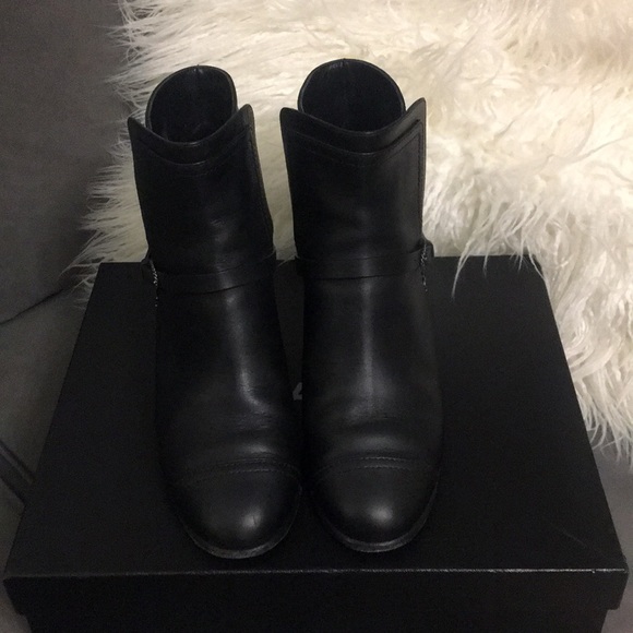 CHANEL CHANEL CHANEL!! Black boots! 😍❤️ - Picture 2 of 7
